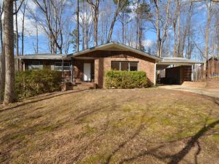 211 Lake Dr, Cary NC  27513-3104 exterior