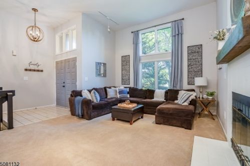 1 Redwood Ter, Flemington, NJ 08822-3019