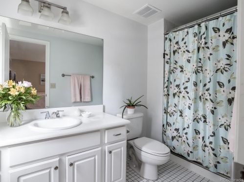 7076 Niagara Ct, Englewood CO 80112-1011 exterior