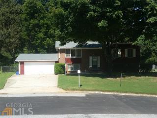 2143 Rollingview Dr, Decatur, GA 30032-6138