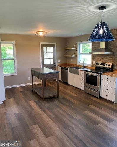 1881 Price Mill Rd, Bishop, GA 30621-1937