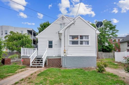 8 Grant St, Waterbury, CT 06704-3618