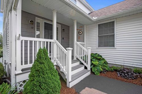 12 Rosanna Dr, Dover, NH 03820-9321