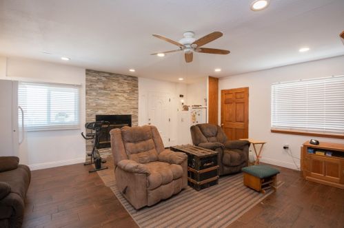 16273 Rancho Escondido Dr, Riverside CA  92506-5814 exterior