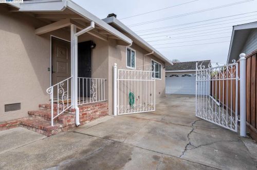 1994 Evergreen Ave, San Leandro CA 94577-6202 exterior