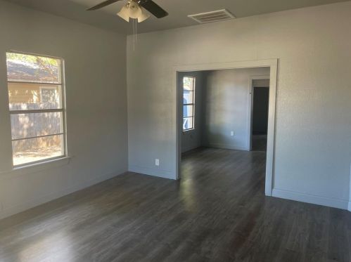 108 1st Ave, Midlothian TX  76063-1602 exterior