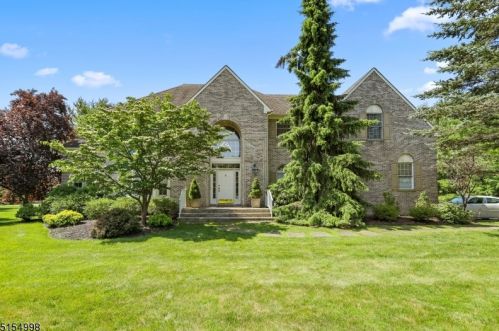 7 Crosswood Way, Warren, NJ 07059-6789