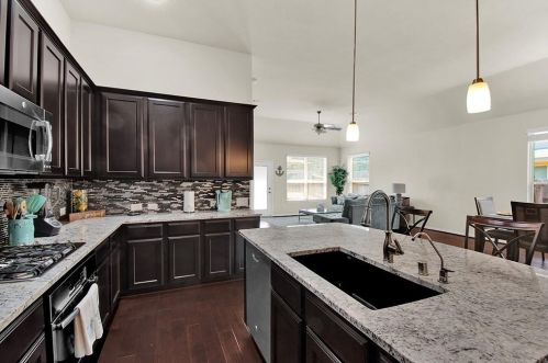 2710 Lisbon Meadows Dr, Conroe TX  77304-4564 exterior