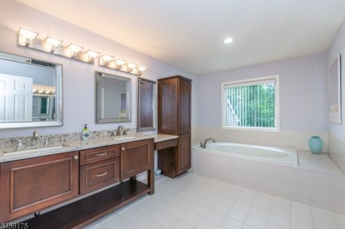 4 Elshaer Ct, Dover NJ  07869-1923 exterior