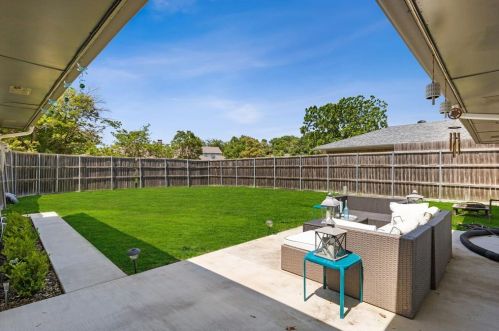 1801 Kensington Dr, Carrollton TX 75007-2463 exterior