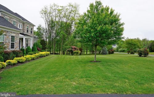 872 Declaration Dr, Charles Town, WV 25414-5639
