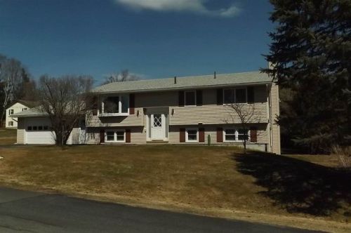 9 Hillcrest Ln, Barre VT  05641-8325 exterior