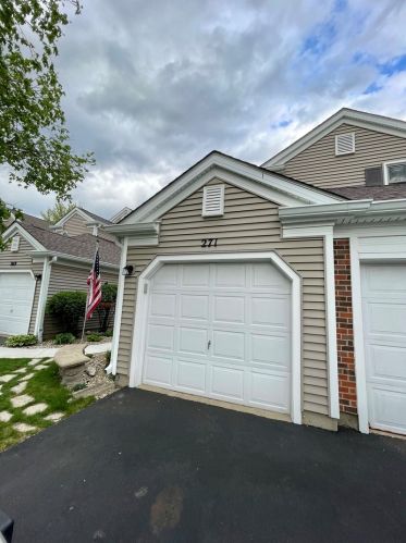 271 Greensboro Ct, Elk Grove Vlg, IL 60007-2792