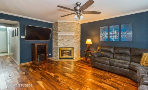 1678 Cove Ct, Naperville, IL 60565-2412