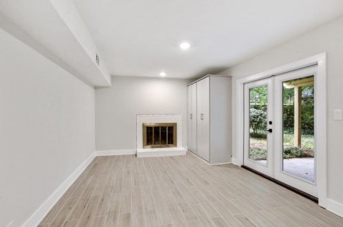 5730 Kayron Dr, Atlanta GA  30328-5120 exterior