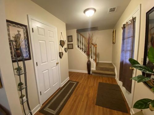 1027 Oakwood Chase Cir, Stone Mountain, GA 30083-5064
