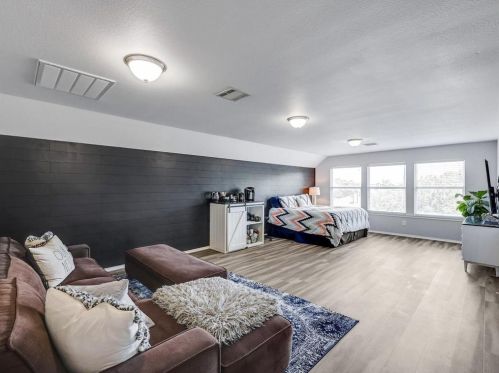 6552 Fairview Dr, Fort Worth TX  76148-1440 exterior