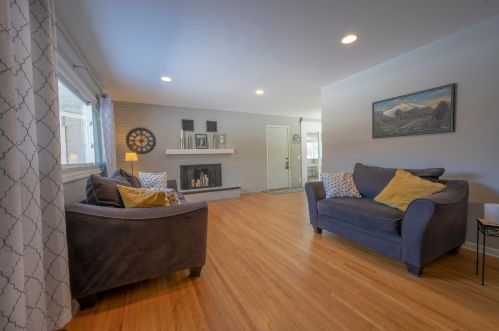 9683 River Rd, Minneapolis, MN 55433-5514