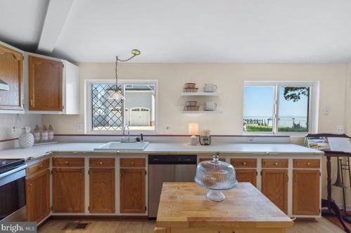 1625 Winters Ave, Shady Side MD 20764-9718 exterior