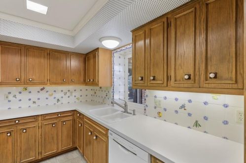 3819 Cabeza De Vaca Cir, Irving TX  75062-3841 exterior