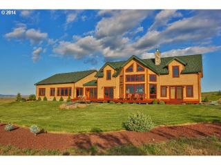 816 Horseshoe Bend Rd, Centerville, WA 98613-2310