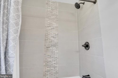 33 Cumberland Ave, Trenton NJ 08618-5413 exterior