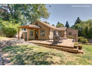 4422 Shattuck Rd, Portland, OR 97221-3049
