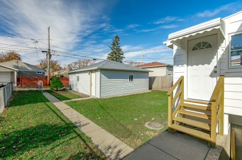 8152 Ozark Ave, Niles IL  60714-2826 exterior
