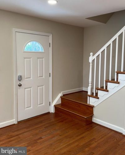 2332 Horseferry Ct, Herndon, VA 20191-2742
