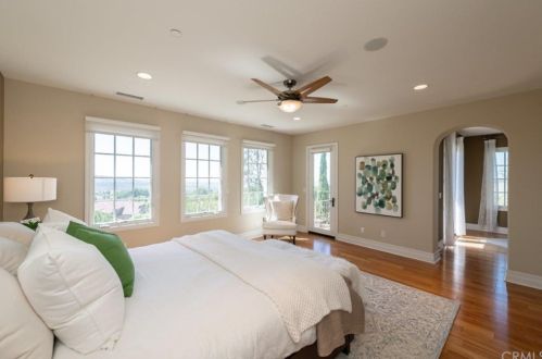 37 Blue Smt, Irvine CA  92603-0168 exterior