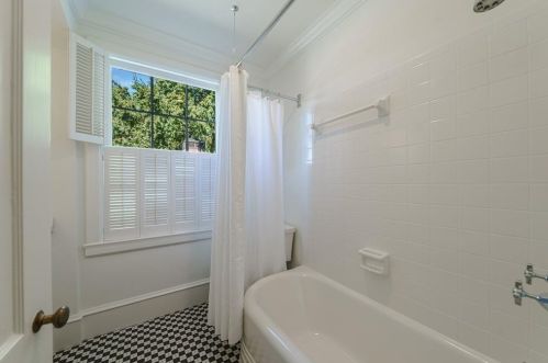 3180 Arden Rd, Atlanta GA  30305-1912 exterior