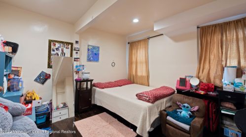 1512 Summerfield Ave, Tinton Falls NJ 07712-6918 exterior