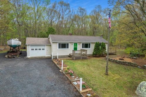 87 Vinegar Hill Rd, Gales Ferry, CT 06335-1714