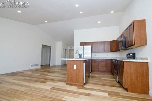 977 Harmony Dr, Pueblo, CO 81007-6306