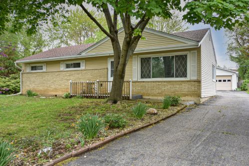 357 Birchwood Dr, Antioch, IL 60002-1601