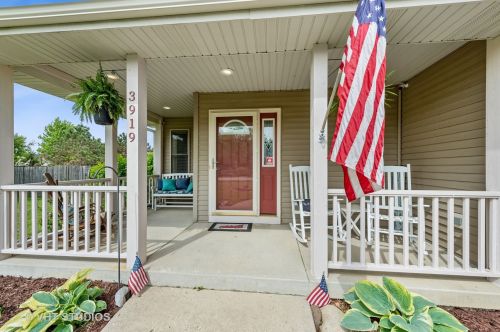 3919 Twin Oaks Dr, Bull Valley, IL 60097-8154