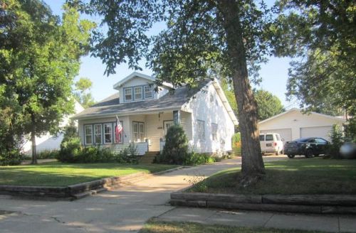 308 2nd St, Beulah, ND 58523-6926
