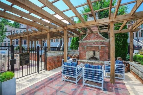 2912 Hermance Dr, Atlanta GA  30319-2704 exterior