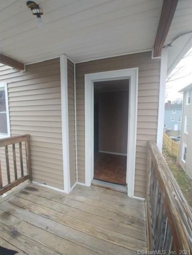 28 2nd Ave, Waterbury, CT 06710-2253