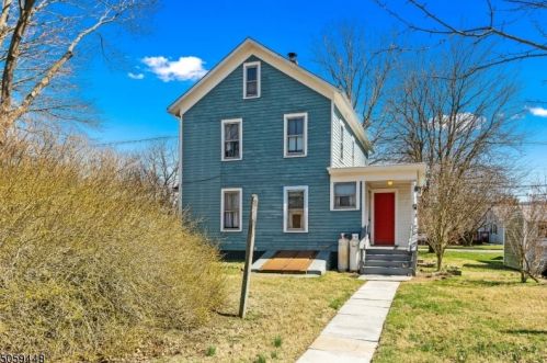 211 Willow Grove St, Hackettstown, NJ 07840-1807