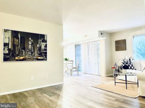 2905 Charing Cross Rd, Falls Church, VA 22042-1173