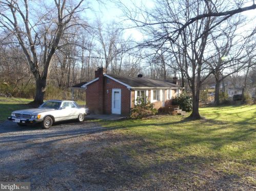 5367 Scottsville Rd, Jeffersonton, VA 22724-2136
