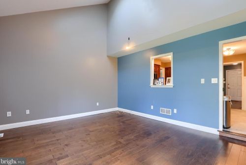 1551 Dunmore Dr, Lancaster PA  17602-1247 exterior