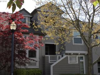 1718 Ashberry Dr, Beaverton, OR 97124-5118