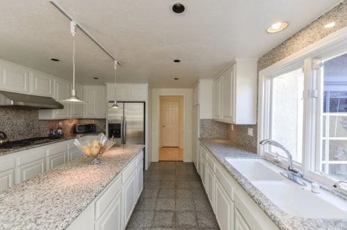 15 Sunrise, Irvine CA  92603-3719 exterior