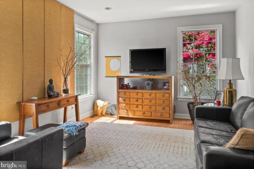 30 St, Trenton NJ 08691-4145 exterior