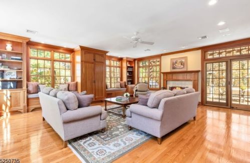 91 Emerson Ln, Berkeley Heights, NJ 07922-2409