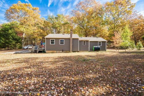 18 Francis Mills Rd, East Freehold NJ  07728-7944 exterior
