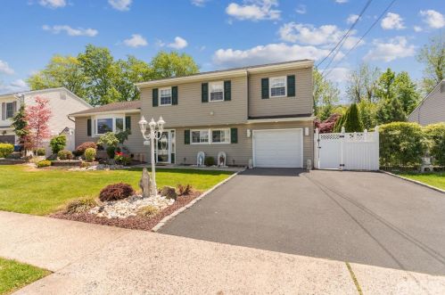 47 Aberdeen Ave, Iselin, NJ 08830-2173
