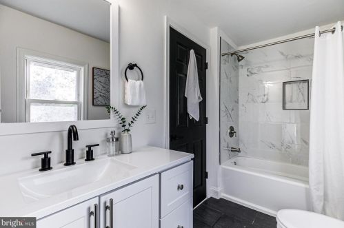 1005 Shore Acres Rd, Arnold MD  21012-1725 exterior